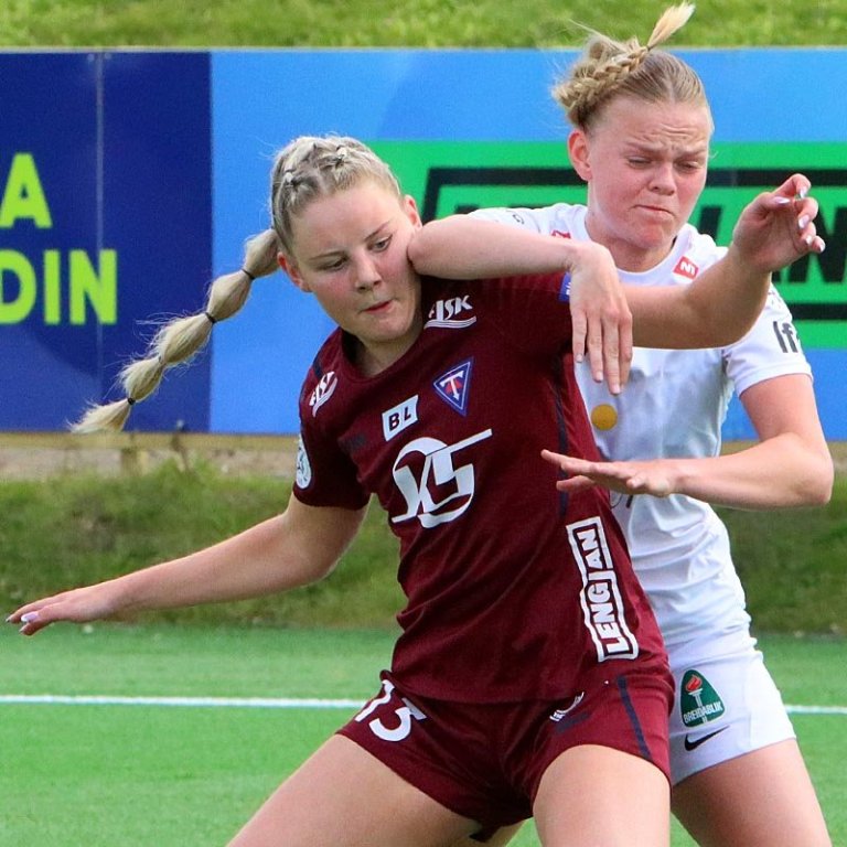 Birgitta lét finna vel fyrir sér í kvöld en þessi 16 ára Skagstrendingur er ófeimin við að sýna hvað í henni býr í Bestu deildinni. MYND: ÓAB