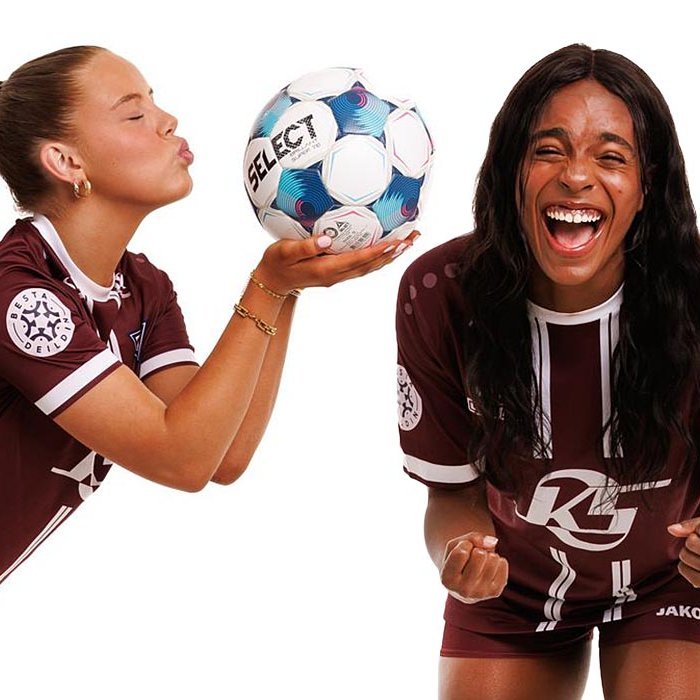 Markaskorararnir í kvöld; Birgitta og Makala, skemmta sér í myndatöku. MYNDIR: ANDRI ÞÓR FYRIR DAVÍÐ MÁR.NET