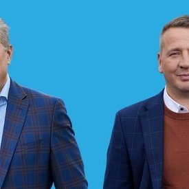 Annar hvor þessara pilta mun finna fyrir því um helgina að öllu sé afmörkuð stund en jörðin stendur að eilífu. Mynd af Facebooksíðu Sjálfstæðisflokksins.