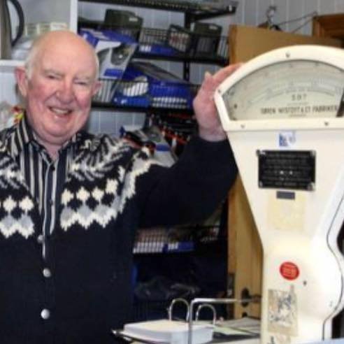 Bjarni í verslun sinni. Mynd: FB/Verslun Haraldar Júlíussonar.