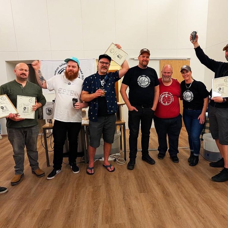 Verðlaunahafar og fleiri til en kosið var um besta bjórinn á hátíðinni. MYNDIR AÐSENDAR