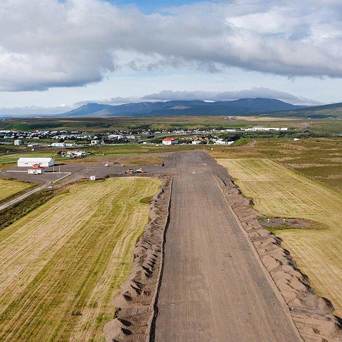 Framkvæmt á Blönduósflugvelli. MYND: HÖSKULDUR B ERLINGSSON