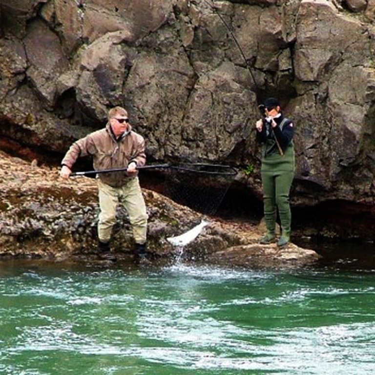 Veitt í Blöndu. MYND AF HÚNAHORNINU