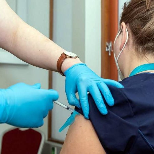 Frá bólusetningu Heilsugæslu höfuðborgarsvæðisins 29. desember 2020. Mynd: Stjórnarráðið