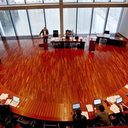 Borðið í borgarstjórnarsalnum er sannarlega glæsismíði. MYND AF VEF TR. BORGAR