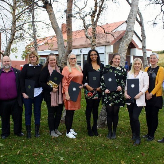 Útskriftarnemar og kennarar. Mynd: Guðmundur B. Eyþórsson.