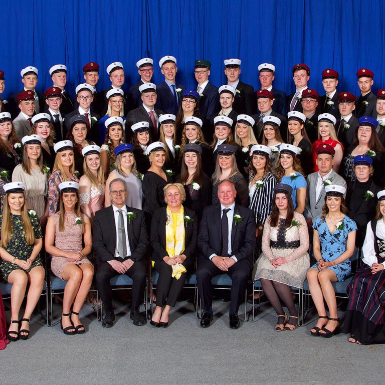 Hópmynd af þeim brautskráningarnemum sem viðstaddir voru athöfnina í gær.  MYND: PIB