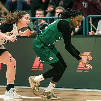 Brittany Dinkins reyndist Stólastúlkum erfið. Hér nær Maddie ekki í skottið á henni í leik 2 í Síkinu. MYND: SIGURÐUR INGI