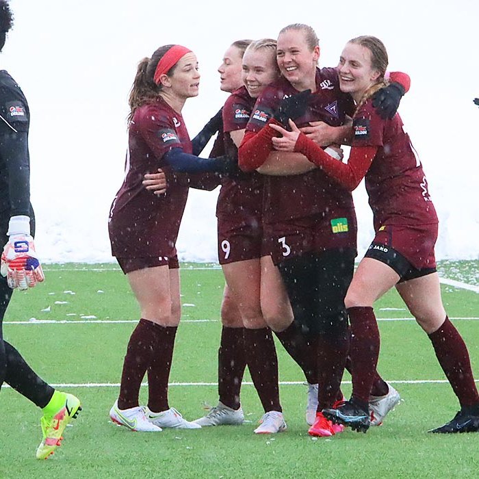 Bryndís Rut frá Brautarholti var vel fagnað eftir að hún jafnaði leikinn. MYND: ÓAB