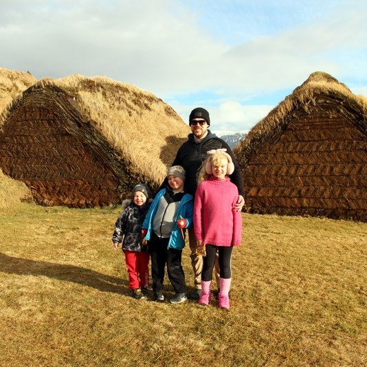 Meðfylgjandi myndir voru teknar í Glaumbæ á fjölskyldudagskrá sem Byggðasafn Skagfirðinga stóð fyrir. Aðsendar myndir.