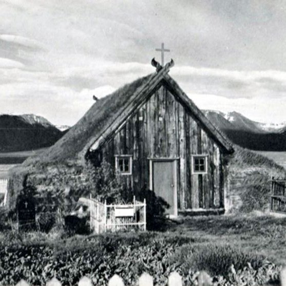 Víðimýrarkirkja. Í upphafi 20. aldar stóð til að rífa hana, en Þjóðminjasafnið skarst í leikinn. Mynd fengin frá Skógasafni. Aðrar myndir eru teknar á Byggðasafni Skagfirðinga.