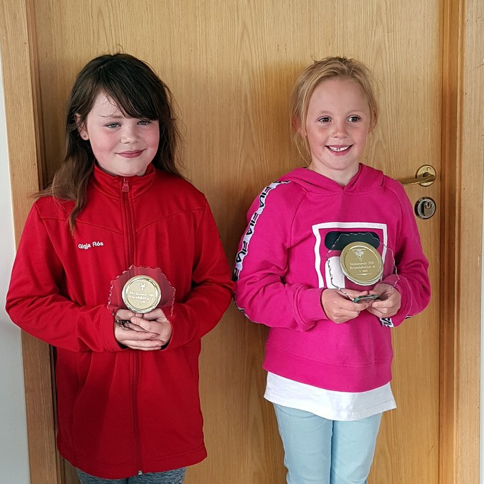 Gígja Rós Bjarnadóttir og Emilía Ragnheiður Róbertsdóttir kepptu í byrjendaflokki og unnu til verðlauna. Mynd: GSS.IS.