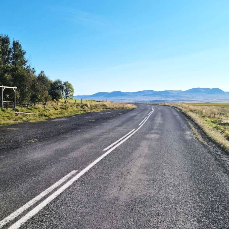 Úthlíðarvegurinn við Hermannslund. Mynd: HMJ