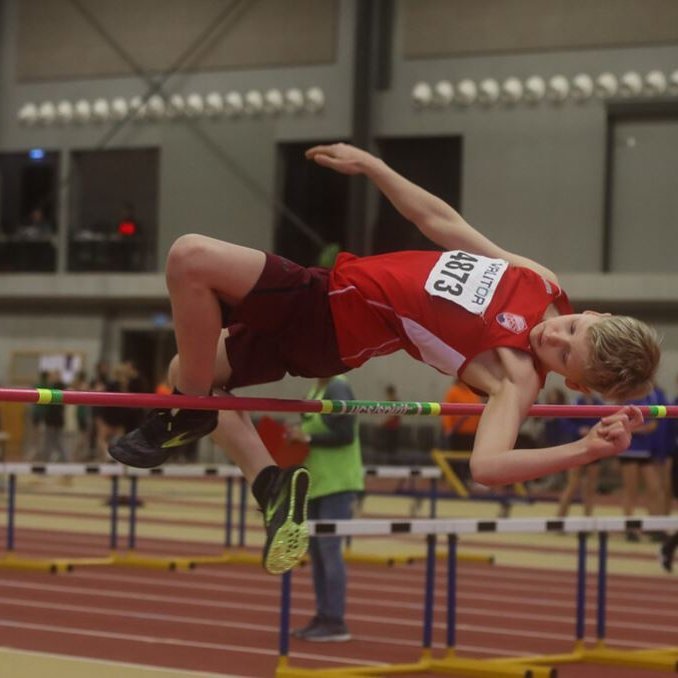 Guðni Bent Helgason 11 ára frjálsíþróttakappi sem náði, næstum því, að stökkva hæð sína í hástökki. Ljósm. www.fri.is