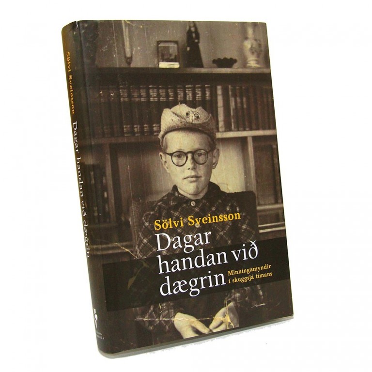 Kápa bókarinnar er ansi skemmtileg.