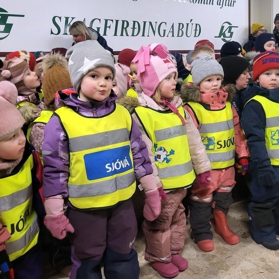 Haldið upp á Dag leikskólans með fjöldasöng í Kaupfélaginu