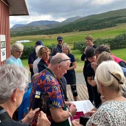 Gunnar Sandholt ásamt Dönskum kylfingum. Mynd: FB-síðu GSS.