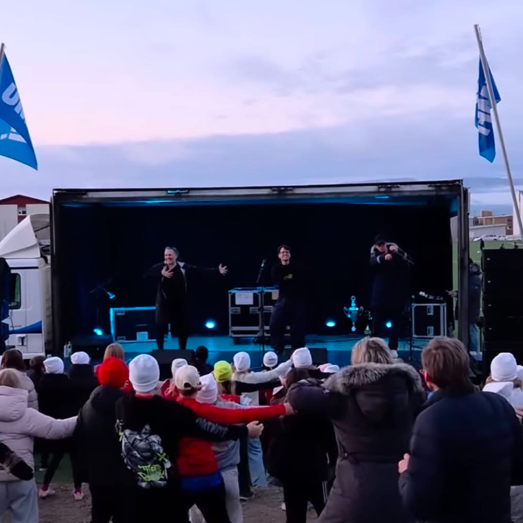 Raggý og David stírðu hópdansi í Grænuklauf. MYND AF FB SÍÐU UMFÍ