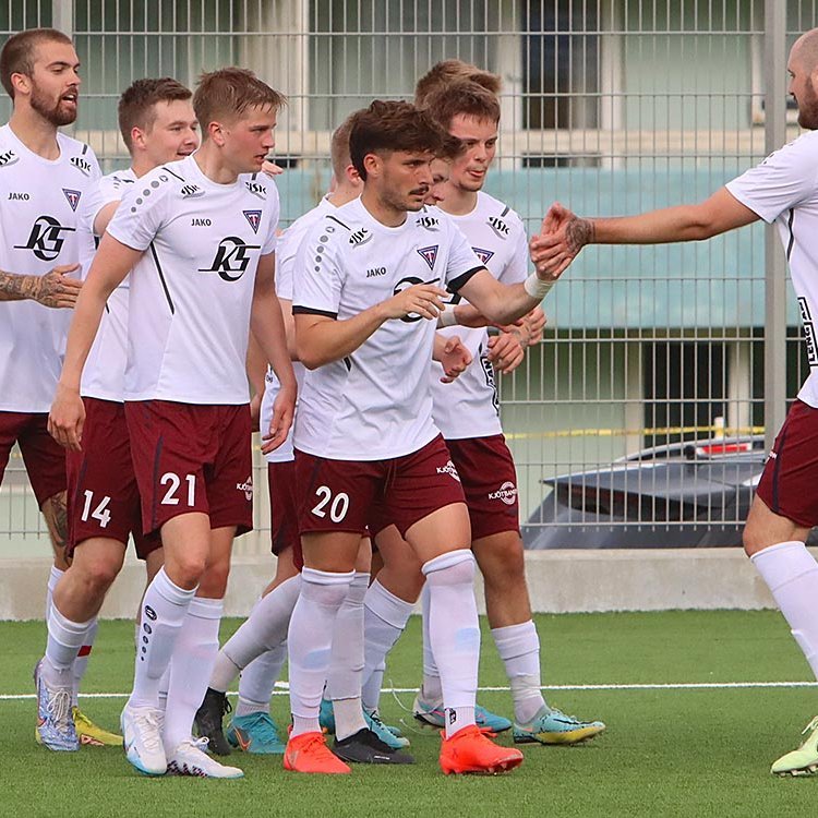 David Jimenez /fyrir miðju) og félagar fagna marki á dögunum. Þeir höfðu ástæðu til að fagna sigri í dag. MYND: ÓAB