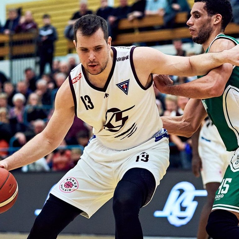 Dimitrios Agravanis með boltann í leik gegn Þórsurum á dögunum. MYND: SIGURÐUR INGI