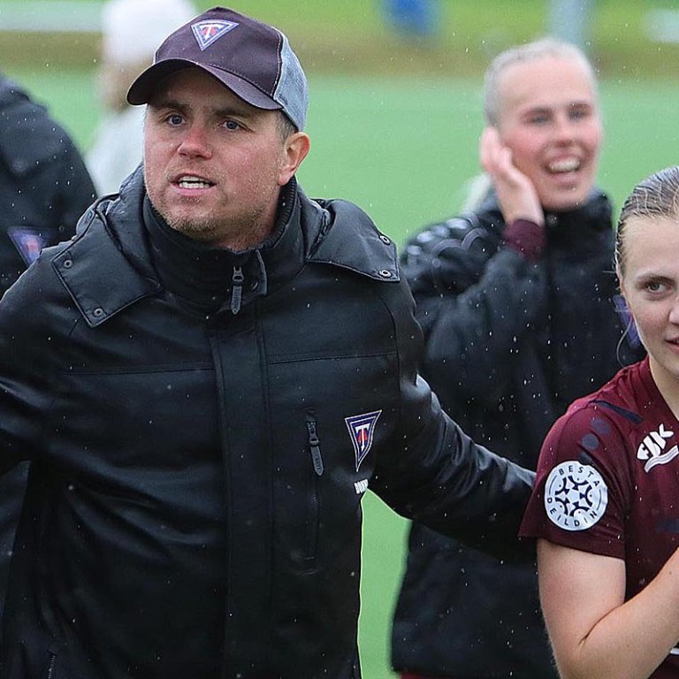 Donni fagnar sigri síðasta haust. MYND: ÓAB