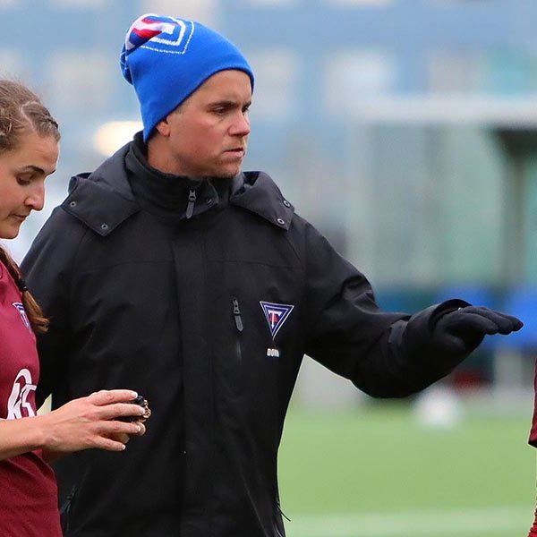 Donni ásamt Murr og Hönnuh að leik loknum í gærkvöldi. MYND: ÓAB