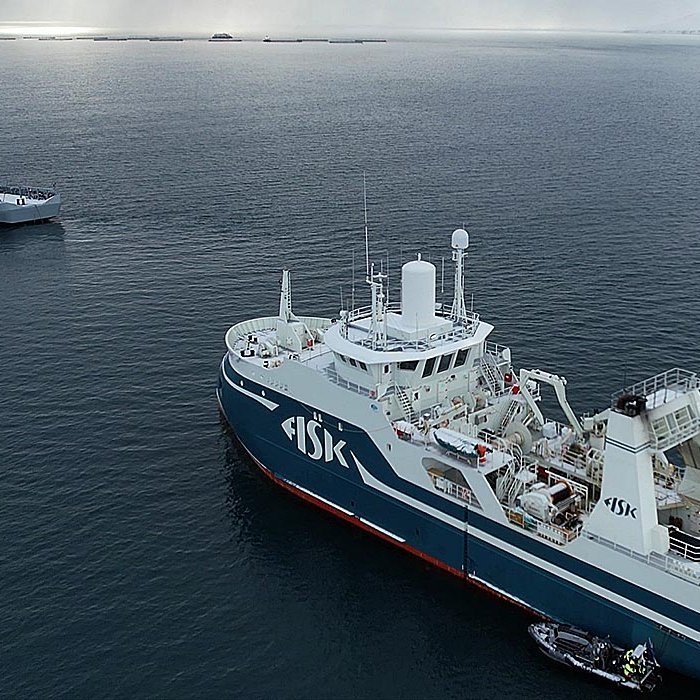 Þór dró Drangeyna inn á Patreksfjörð. Í gamla góða Útvegsspilinu voru togararnir dregnir á upphafsreit – en það er nú allt önnur Ella... MYND AF SÍÐU LANDHELGISGÆSLUNNAR