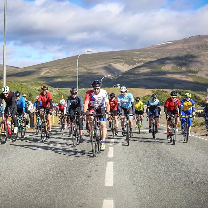 Hjólreiðakempur þeysa af stað í blíðunni í fyrra. MYND: HJALTI ÁRNA