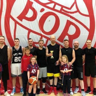 Hinir hugprúðu Dvergar frá Sauðárkróki stóðu uppi sem sigurvegarar í flokki 25-39 ára. Mynd: thorsport.is.