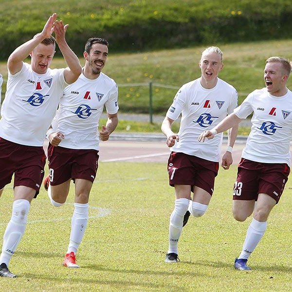 Sverrir Hrafn fagnar marki sínu í leiknum ásamt félögum sínum. MYND: ÓAB