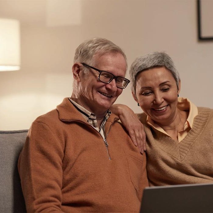 Eldri borgarar verða fræddir um svindl á netinu á fundunum. MYND ÚR MYNDABANKA