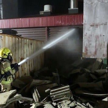 Af vettvangi brunans í Steinullarverksmiðunni í gærkvöldi. Mynd: Brunavarnir Skagafjarðar.