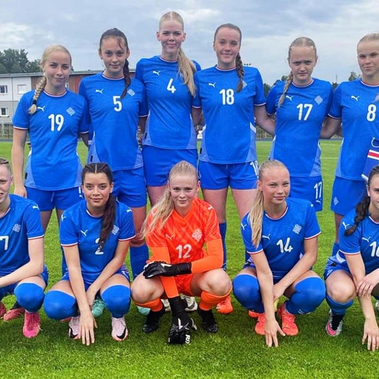 Byrjunarlið Íslands í síðasta leik Íslands á mótinu. Elísa Briét er lengst til vinstri í aftari röð. AÐSEND MYND