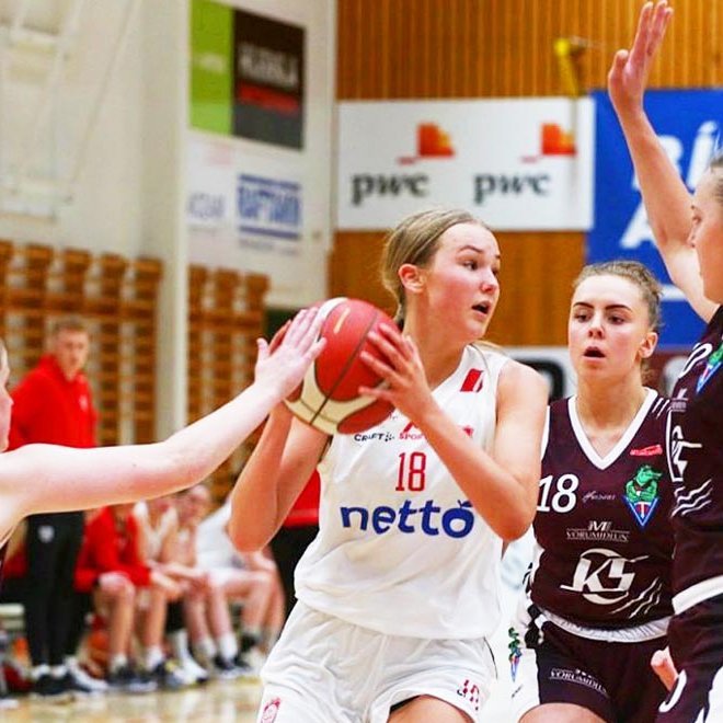 Ungstirnið Emma Karólína (14 ára) var stigahæst í gærkvöldi. MYND: KARFAN.IS / PALLI JÓH