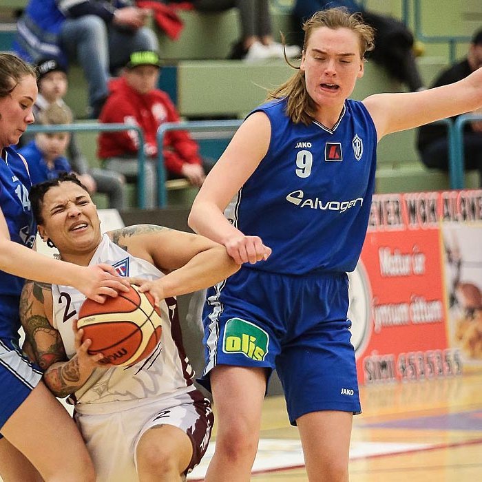 Lið ÍR hefur reynst Stólastúlkum erfitt viðureignar í síðustu leikjum. Hér er Tess í veseni í Síkinu fyrr í vetur. MYND: HJALTI ÁRNA