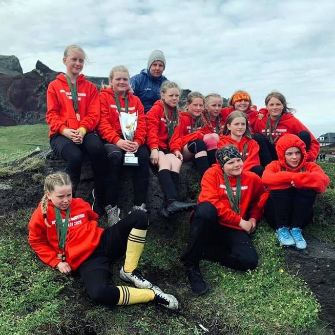 Ánægðir sigurvegarar með Huginsbikarinn. Aðsendar mynd.