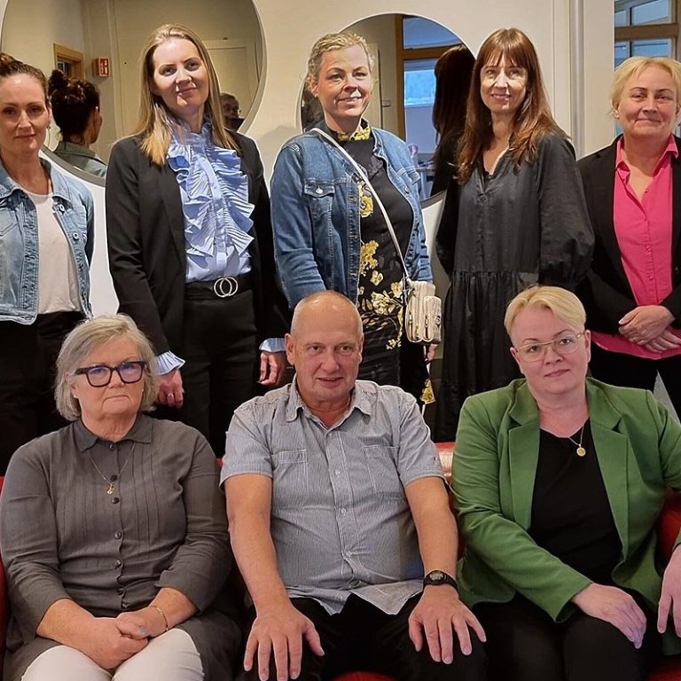 Myndin er tekin eftir aðalfund Farskólans 7. júní síðastliðinn. Frá vinstri í efri röð: Rakel Runólfsdóttir, Bryndís Lilja Hallsdóttir, Hulda Jónsdóttir, Hólmfríður Sveinsdóttir og Ingileif Oddsdóttir. Neðri röð frá vinstri: Bryndís Þráinsdóttir, Guðmundur Finnbogason og Elín Aradóttir. MYND: FARSKÓLINN