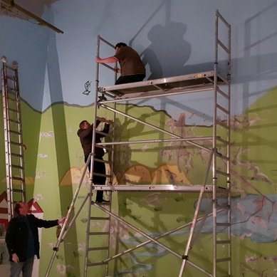 Unnið af kappi í Félagsheimilinu á Hvammstanga. Mynd: Hunathing.is.