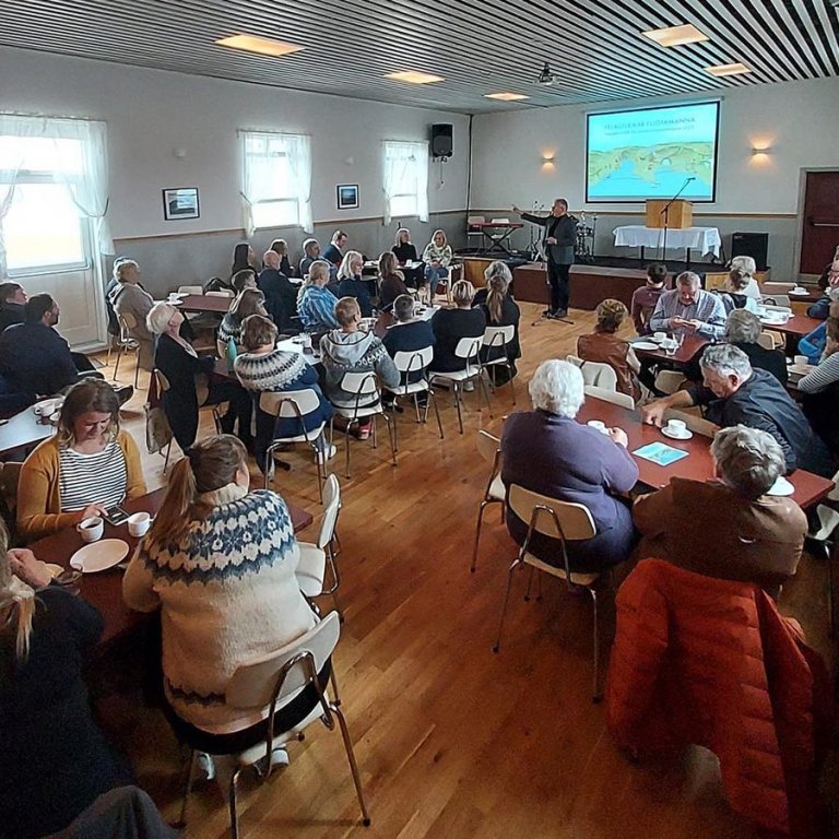 Það var fín mæting á dögurð í Ketilási þar sem meðal annars Guðni Ágústsson sagði nokkur orð.