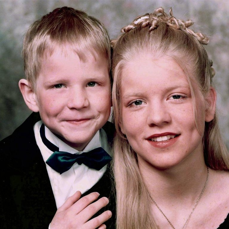 Hugrún og Heimir bróðir hennar í fermingarmyndatökunni hennar.  MYND PÉTUR INGI