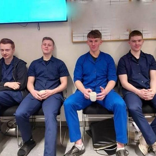 Fimm drengir saman á vakt þann 19. desember. Ágúst Andri Arnarson, Steinar Óli Sigfússon, Einar Kárason, Gunnar Einarsson og Kristófer Rúnar Yngvason. Aðsend mynd.