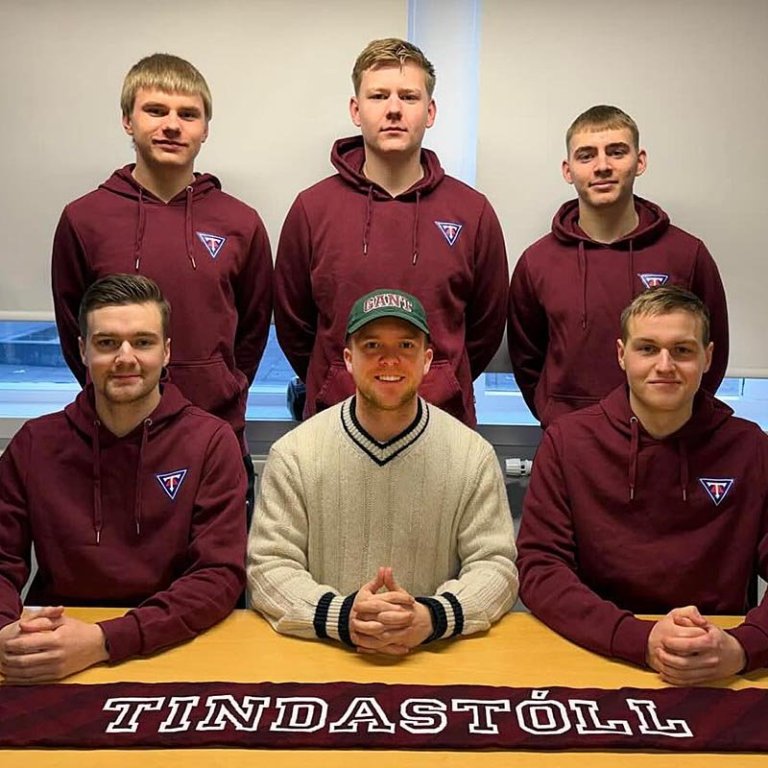 Efri röð frá vinstri; Daníel Smári Sveinsson, Sigurður Snær Elefsen Ingason, Ivan Tsonev. Neðri röð frá vinstri: Jónas Aron Ólafsson, Jóhann Daði Gíslason formaður knattspyrnudeildar og loks Svend Emil Busk Friðriksson.