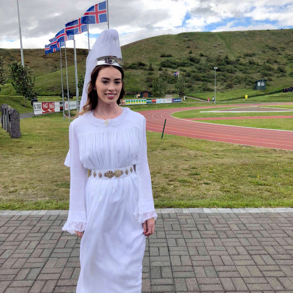Fjallkonan í ár var Brynja Sif Harðardóttir, dóttir Ragnheiðar Rúnarsdóttur og Harðar Knútssonar á Sauðárkróki. Mynd: Skagafjordur.is