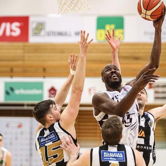 Flenard Whitfield sýndi góða takta í Síkinu í gær. MYND: HJALTI ÁRNA