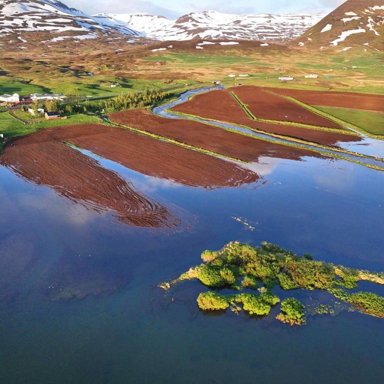 Há vatnsstaða er í Miklavatni í Fljótum. Lengst til vinstri má sjá Brúnastaði en Ketilás er hægra megin við miðja mynd. MYND: HALLDÓR GUNNAR