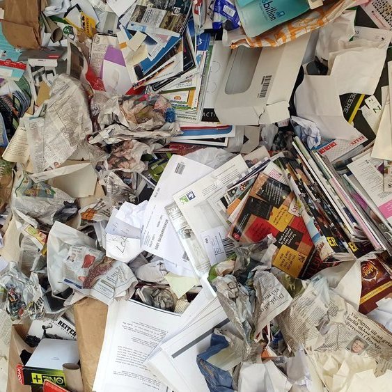 Allur pappír má fara laus í grænu tunnuna. Mynd af Flokka.is