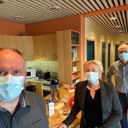 Stjórnendur Fjölbrautaskólans með grímu, Kristján Bjarni Halldórsson, Ingileif Oddsdóttir og Þorkell Þorsteinsson. Mynd: fnv.is.