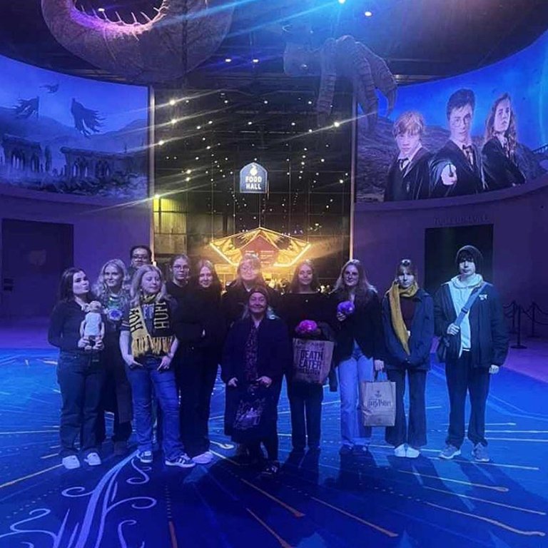 Enskunemar komnir á safn.Á neðri myndinni gefur að líta svokallaða prófessora, Lee Ann og Evu Óskars.  MYNDIR AÐSENDAR