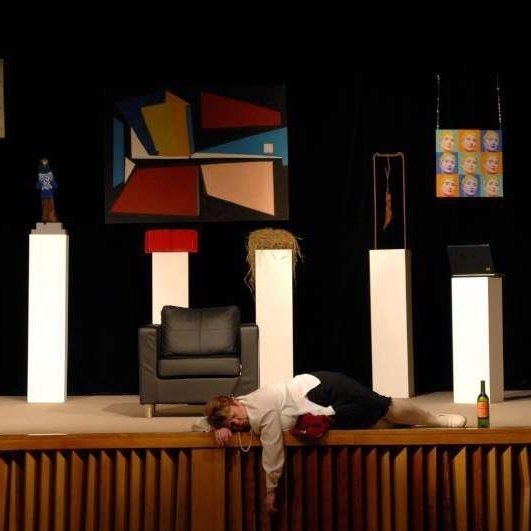 Formaðurinn í skemmtilegri senu með Leikfélagi Hofsóss. Mynd úr safni Feykis.