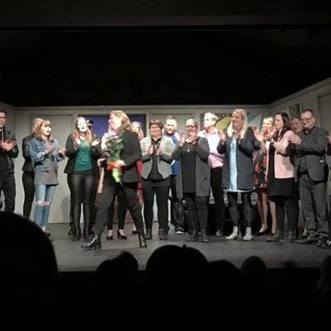 Í lok frumsýningar Leikfélags Sauðárkróks á Einn koss enn og ég segi ekki orð við Jónatan. Mynd: Kristín Björg.